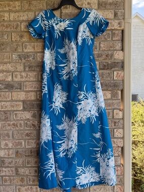🍒💣 Vintage Hilo Hattie Hawaiian mumu house dress